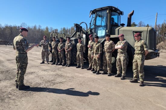 Commander 16 Air Assault Brigade, Visits 70 Gurkha Parachute Squadron in Estonia