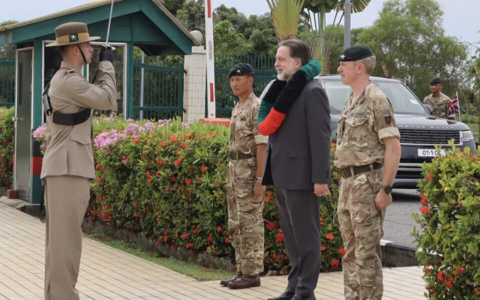 British High Commissioner to Brunei Darussalam Visits The Garrison in Brunei