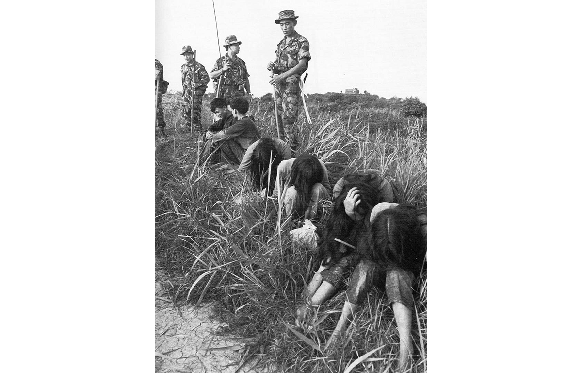 Another Batch of illegal immigrants for return across the border in Hong Kong 1979