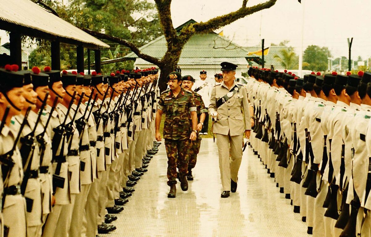 HM The Sultan of Brunei, accompanied by Maj PPA Gouldsbury inspects D Company Guard of Honour at Seria October 1984
