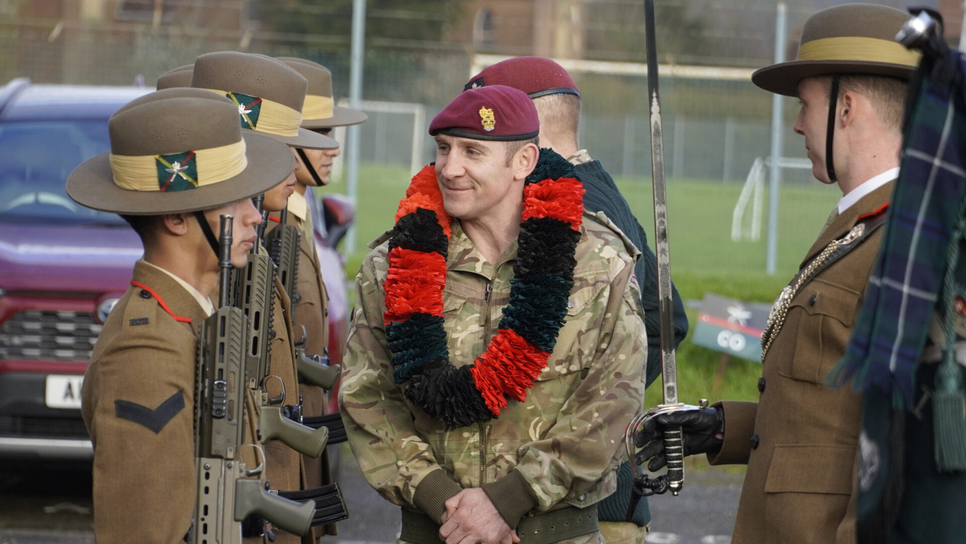 Commander 16 Air Assault Brigade Visits 1 RGR