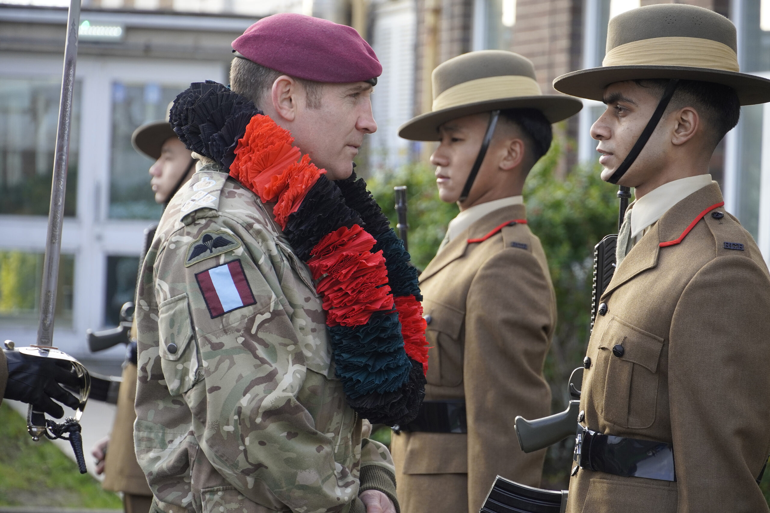 Commander 16 Air Assault Brigade Visits 1 RGR