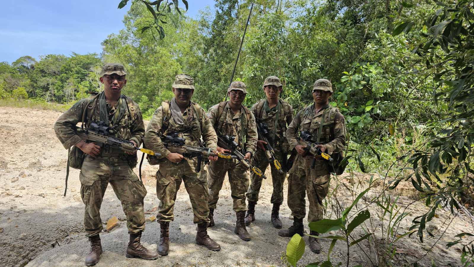 Infantry Platoon Radio Operator Cadre 2503 with 2 RGR