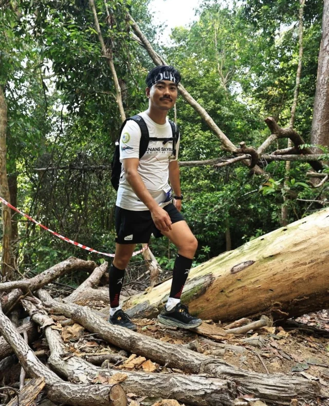 Staff Sergeant Sagar Limbu and Corporal Sanjay Limbu, from the British Forces Brunei Garrison, recently participated in the 30km Kailas Penang Skyrace which was held in George Town, Penang, West Malaysia. ⁠
⁠
The event supported two charitable causes, Help for Heroes and the Garrison Public Relations and Information (PRI), raising a total of £556. The race presented significant challenges, traversing undulating mountain trails with a cumulative elevation gain of just over 2,350 meters. Despite the demanding terrain, intense heat, humidity, and all the chaos in between, they pushed through and completed the race in 7 gruelling hours. ⁠
⁠
#BrritishArmy #Gurkha #skyrace #Brunei #Soldier⁠
⁠